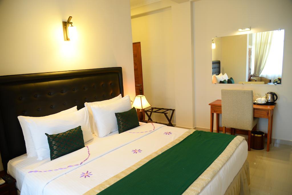 Lazaani Hotel Κολόμπο Εξωτερικό φωτογραφία