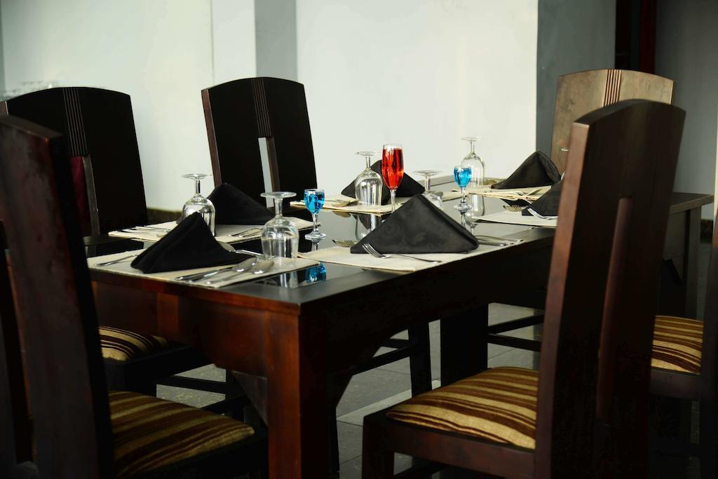 Lazaani Hotel Κολόμπο Εξωτερικό φωτογραφία
