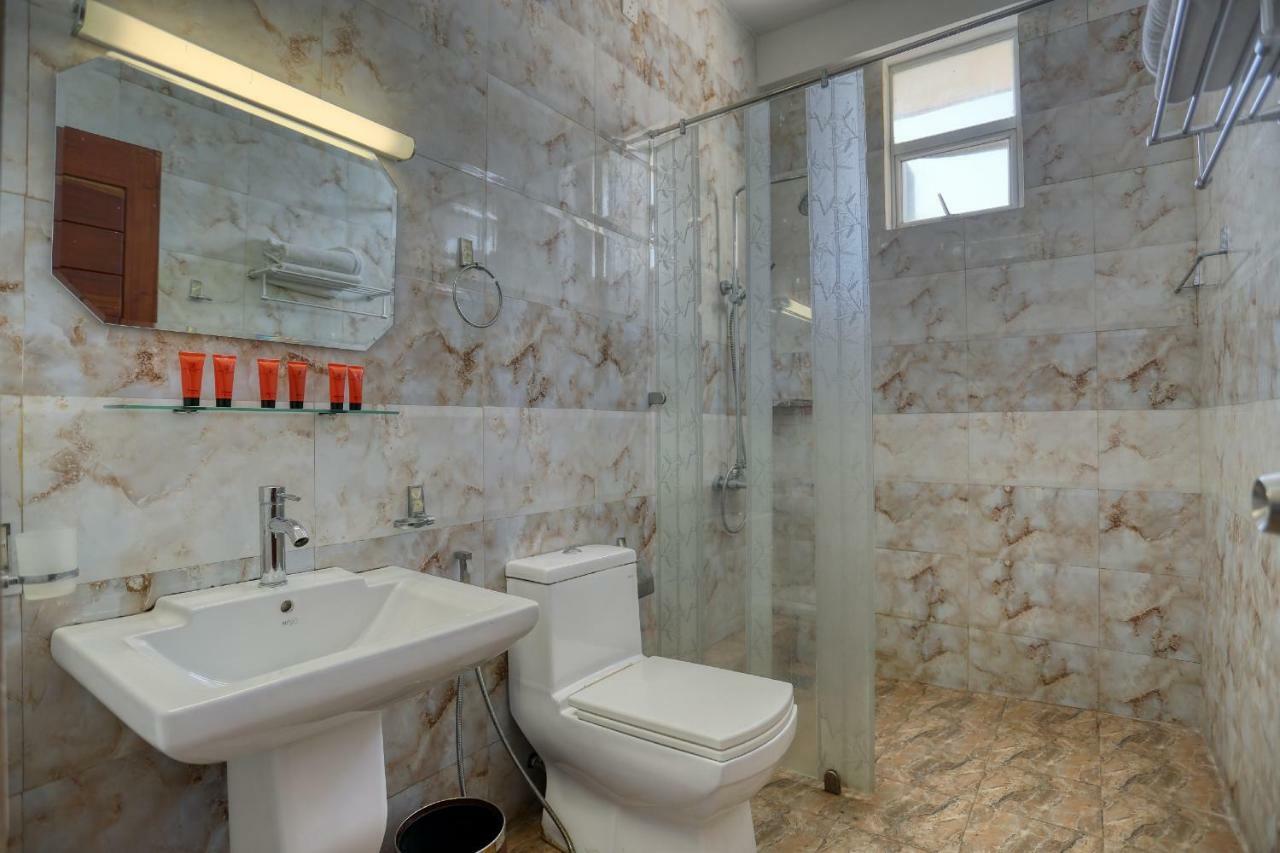 Lazaani Hotel Κολόμπο Εξωτερικό φωτογραφία