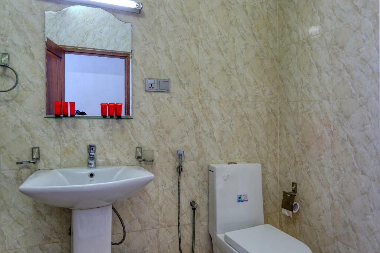 Lazaani Hotel Κολόμπο Εξωτερικό φωτογραφία