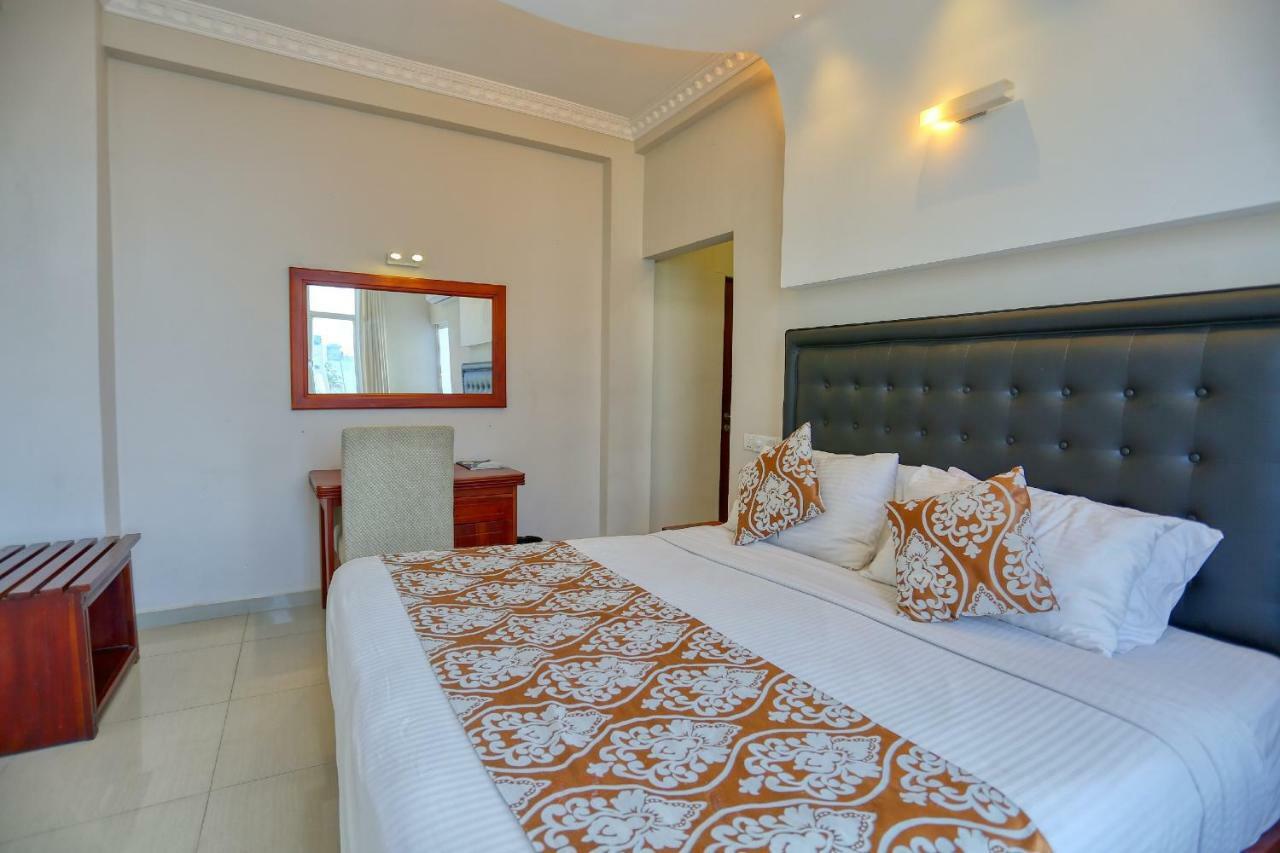 Lazaani Hotel Κολόμπο Εξωτερικό φωτογραφία
